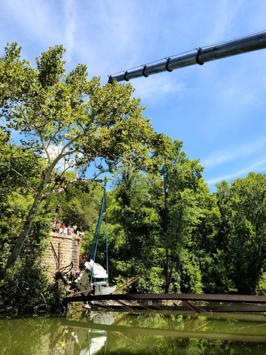 Crane removes truck from Maries County bridge