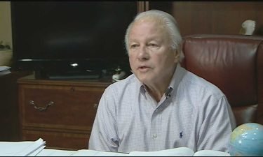Former Louisiana Gov. Edwin Edwards has placed himself in hospice care.