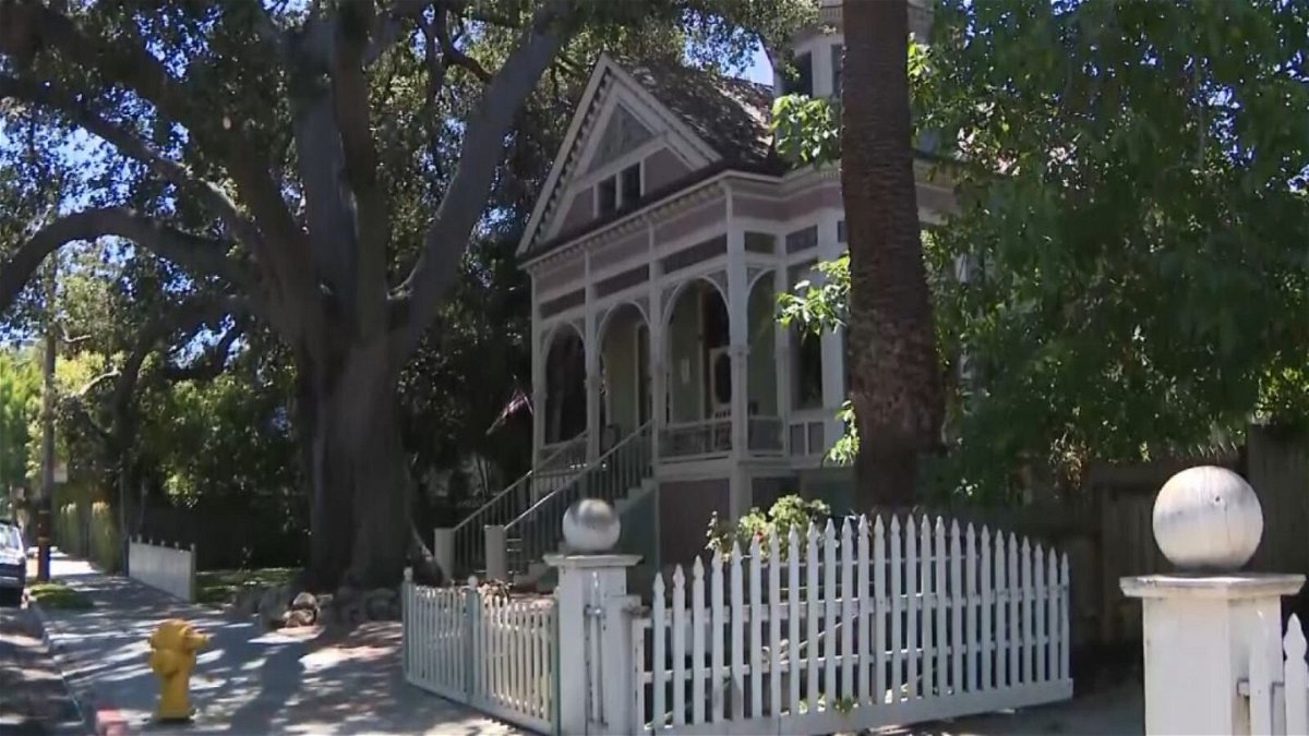 <i>KPIX</i><br/>The landmark William and Rosalie Brown House located at at 2 S. Delaware Street is on the market.