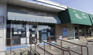 Nashville's iconic Bluebird Café has reopened their doors for live music.