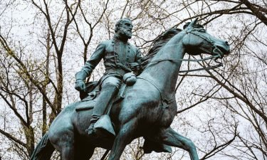Charlottesville prepares to take down Confederate statues on Saturday. A statue of Confederate General Thomas "Stonewall" Jackson is seen on April 1