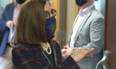 Governor Kate Brown is calling on Oregon superintendents