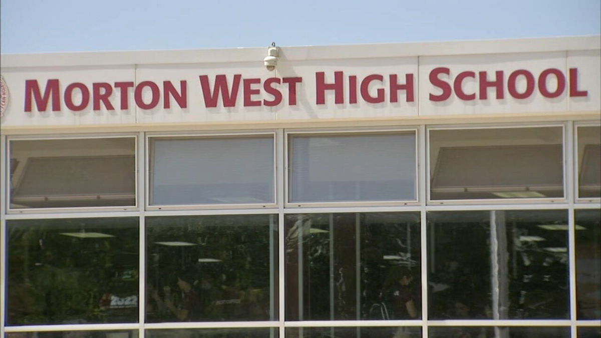 <i>WLS</i><br/>There are reports that some suburban Berwyn students have gotten sick from heat exhaustion at Morton West High School. Parents claimed that on one of the hottest days of the season