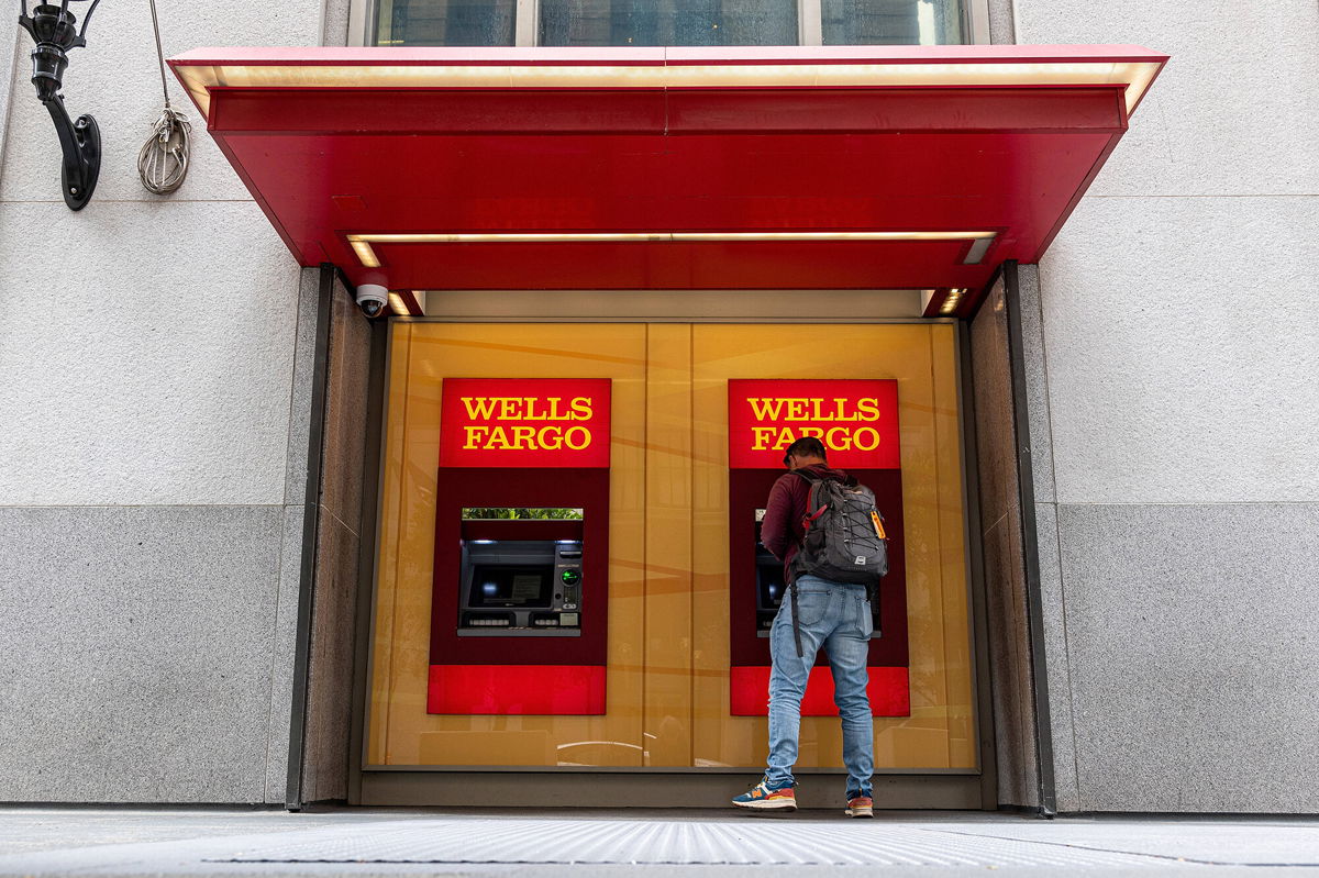 <i>David Paul Morris/Bloomberg/Getty Images</i><br/>Wells Fargo has decided to allow some customers to keep their personal lines of credit.