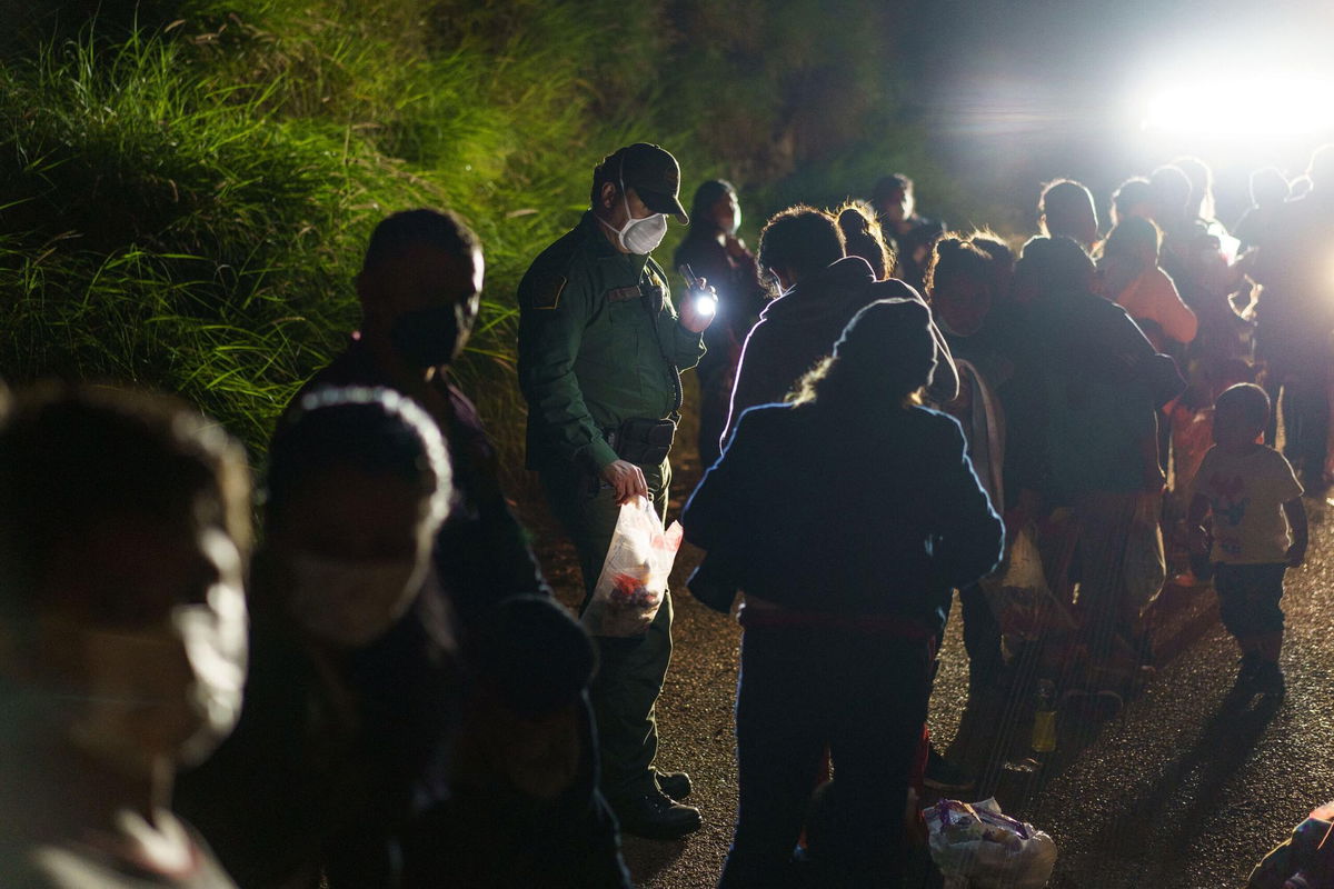 <i>Paul RatJe/AFP/Getty Images</i><br/>Migrants continue to arrive at the US-Mexico border in record numbers despite blistering summer heat.