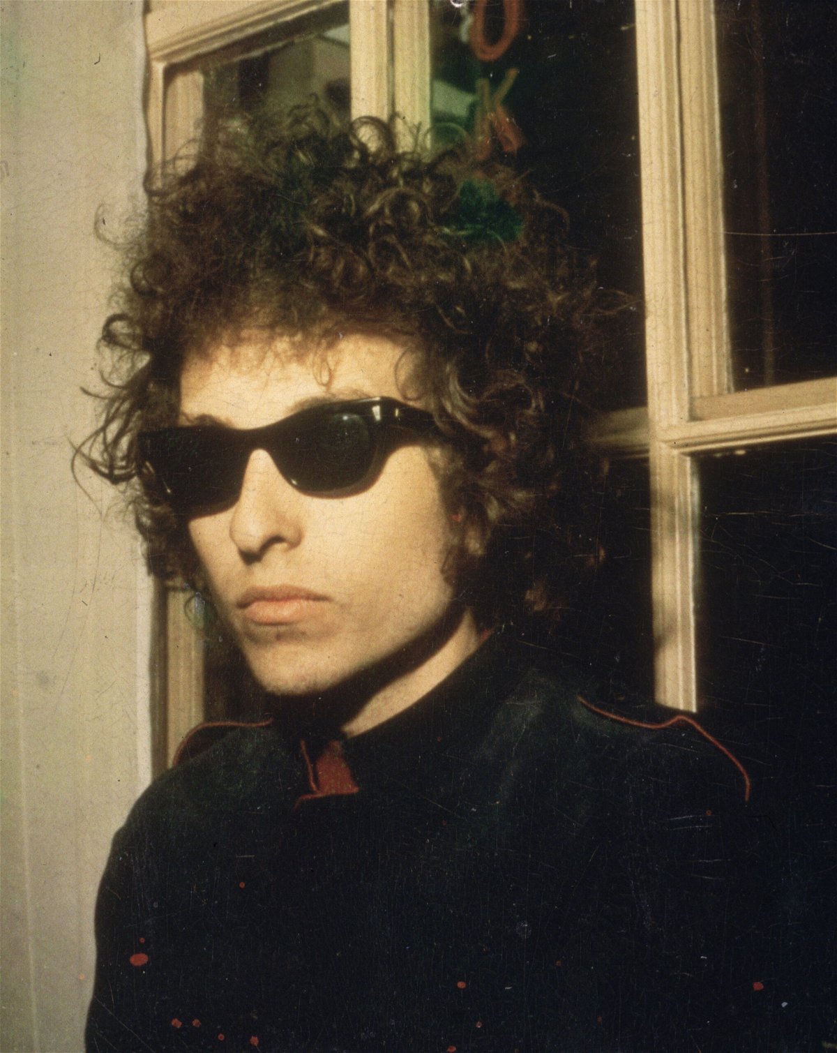 <i>Blank Archives/Getty Images</i><br/>American singer Bob Dylan wearing sunglasses in 1966 in London