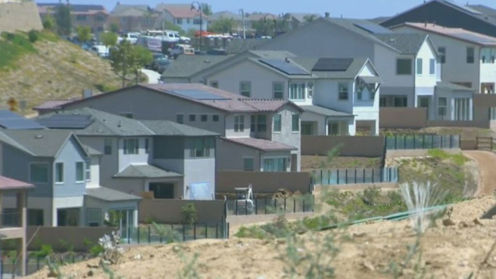 <i>KCAL/KCBS</i><br/>Some Califonia residents are seeing their homeowners insurance policies cancelled by insurers.