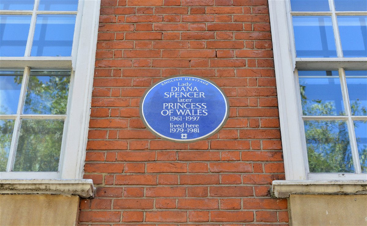 <i>Thomas Krych/SOPA Images/LightRocket/Getty Images</i><br/>Princess Diana's former London apartment is now an official tourist site. The place has been commemorated with an official blue plaque.