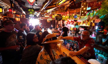 Los Angeles County will require customers and employees in indoor bars