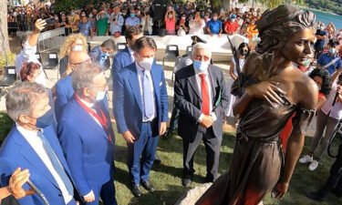 The statue was unveiled in the town of Sapri at the weekend.