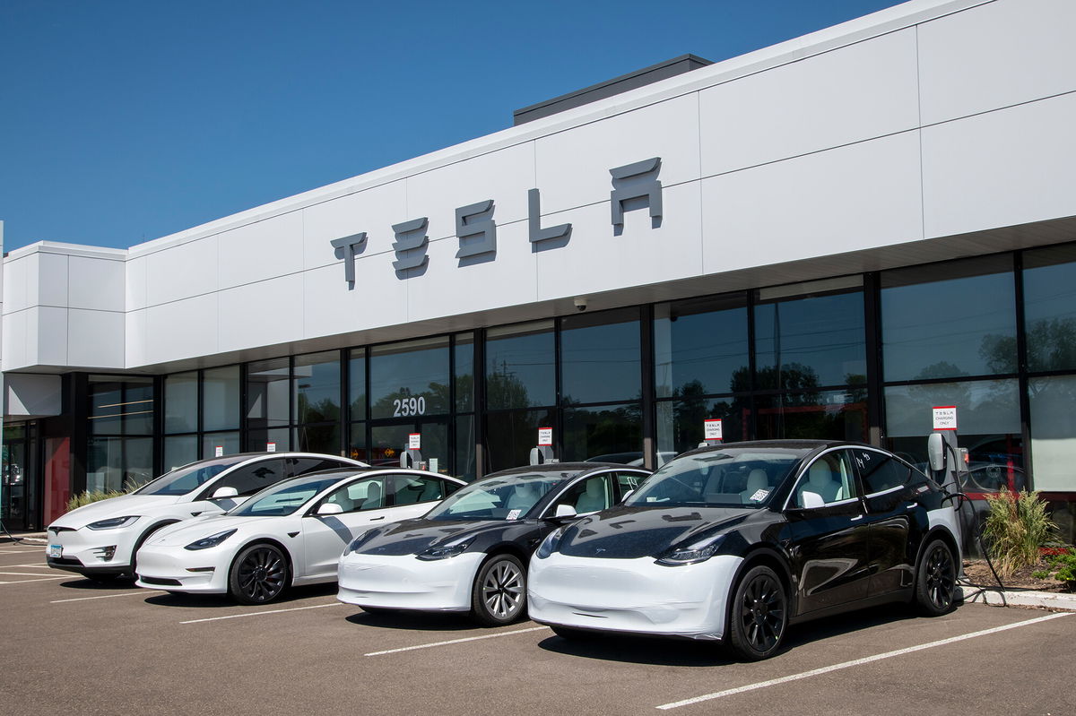 <i>Michael Siluk/UCG/Universal Images Group/Getty Images</i><br/>Cars at charging stations at a Tesla car dealership in Maplewood