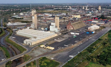 The UK government has agreed to subsidize a major US fertilizer manufacturer at a cost of several million pounds to taxpayers in order to restart carbon dioxide production vital to Britain's food supply. The plan should allow Illinois-based CF Industries to restart one of its two UK plants and resume CO2 supplies to the food and drink industry.