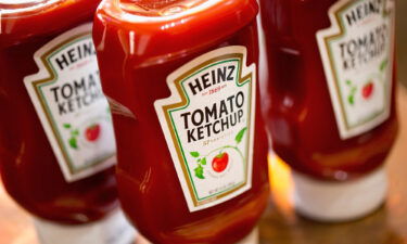 Kraft Heinz and two of its former high-ranking executives settled charges with the Securities Exchange Commission