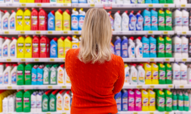 10 toxic cleaning products and their natural alternatives