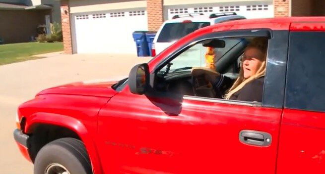 <i>KCCI</i><br/>Sonni Oxford takes her truck everywhere and