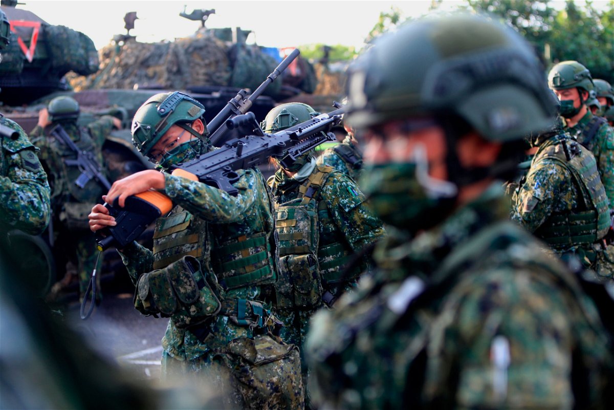 <i>Ceng Shou Yi/NURPHO/Associated Press</i><br/>Taiwanese soldiers prepare grenade launchers
