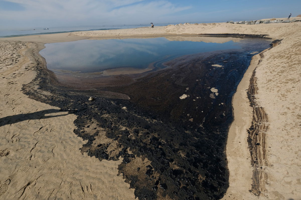<i>Ringo H.W. Chiu/AP</i><br/>Oil is shown washed up in Huntington Beach