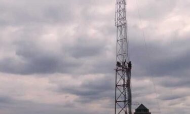 Crews climb 500-feet high to paint a tower in Des Moines