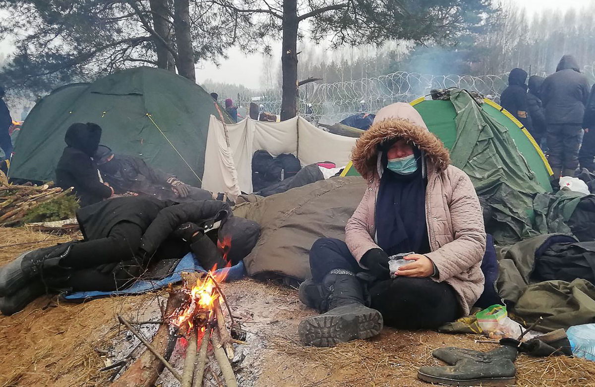 Костры мигрантов на границе Беларуси и Польши.