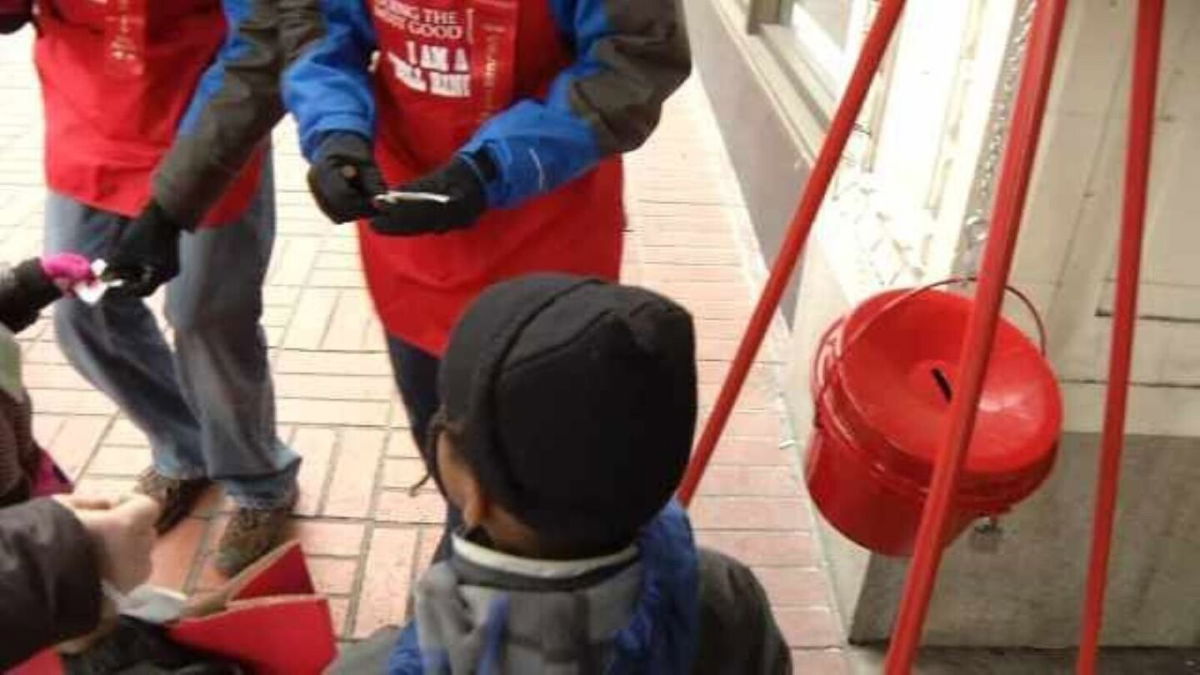 <i>KPTV</i><br/>A man was arrested after assaulting a Salvation Army bell ringer and stealing a red collection kettle.