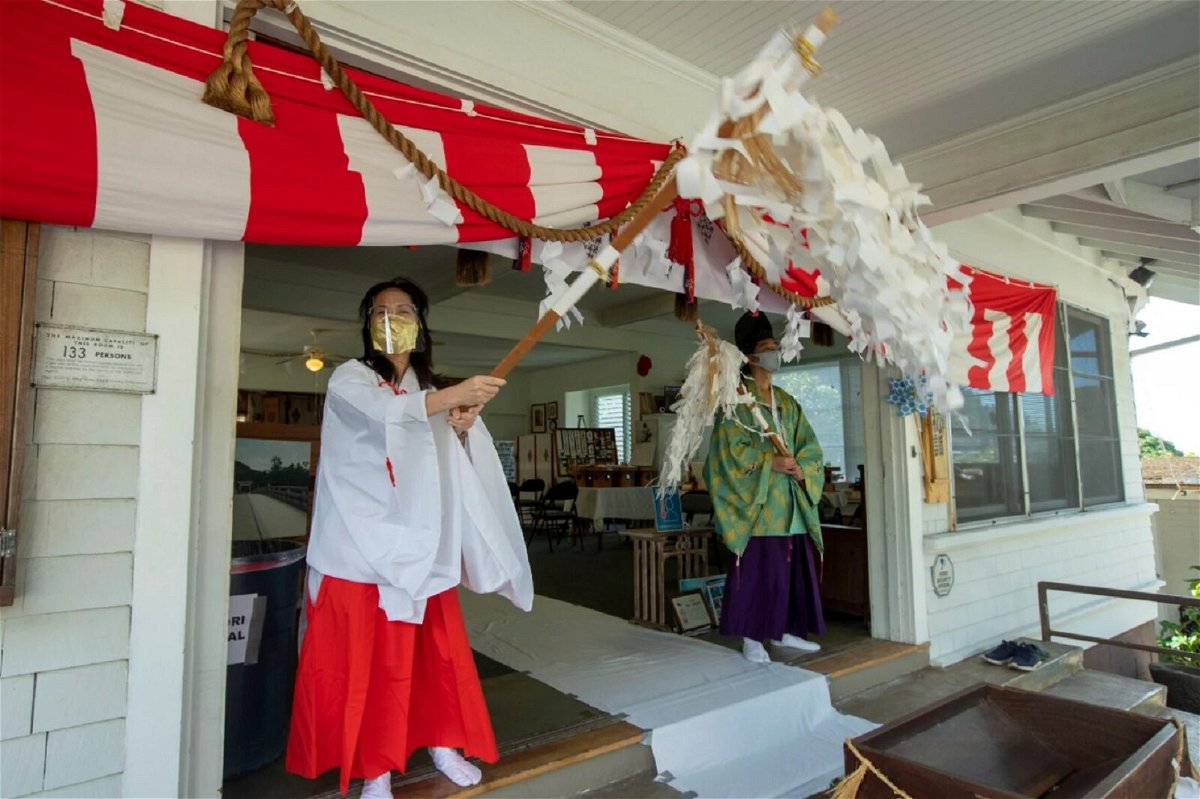 <i>Diane Ako/KITV</i><br/>Nu'uanu Shinto temple offers New Year's blessings.