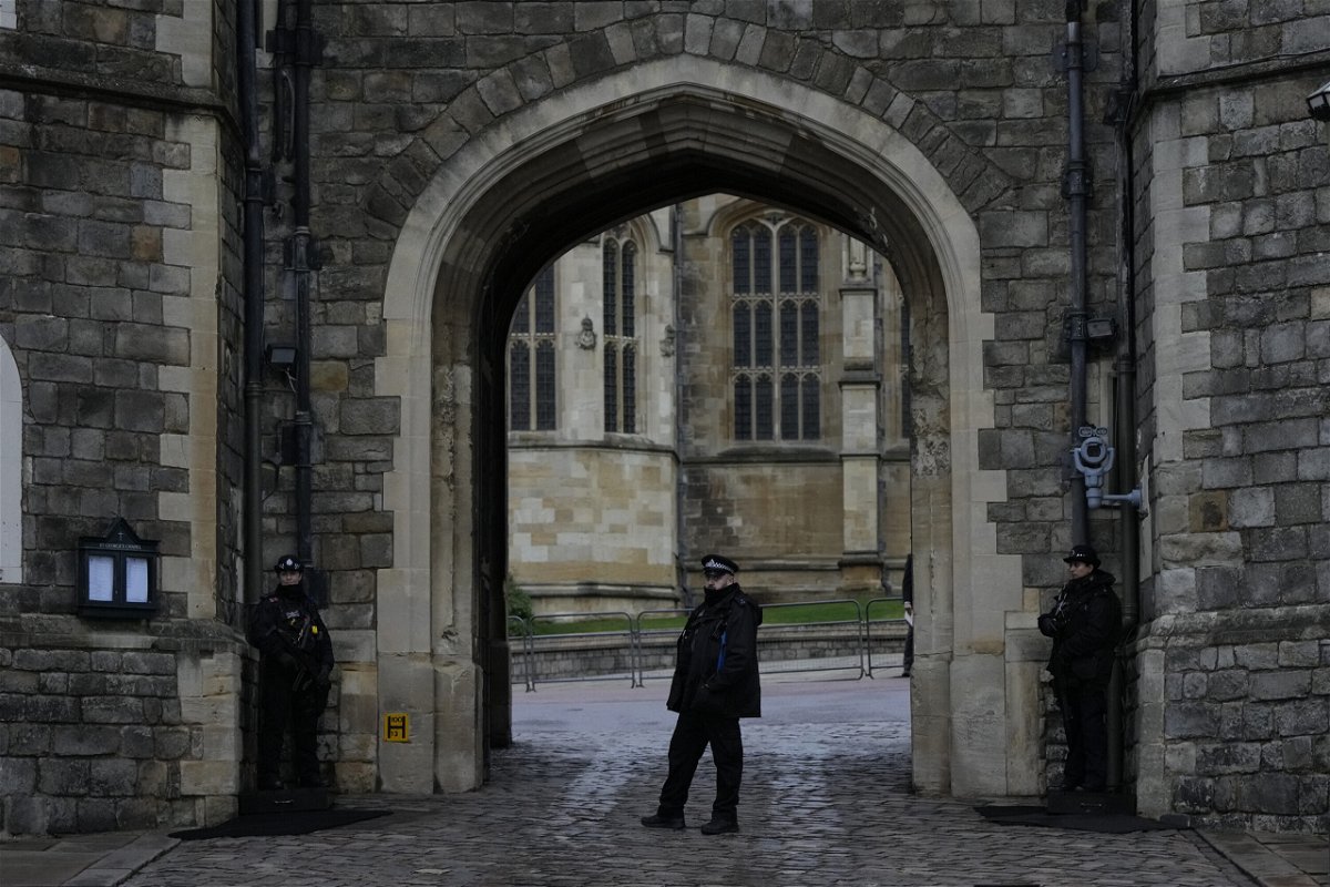 <i>Alastair Grant/AP</i><br/>An armed 19-year-old man arrested Saturday morning for trespassing at Windsor Castle where Elizabeth II is staying for Christmas