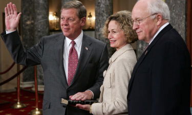 Former Sen. Johnny Isakson dies at the age of 76. Isakson poses for photographers with his wife