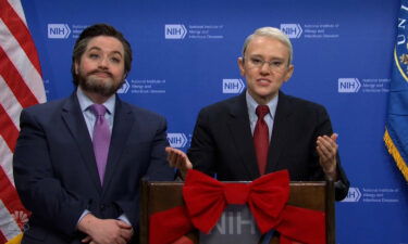 Kate McKinnon returns to 'SNL' as Dr. Anthony Fauci with a holiday pandemic message.