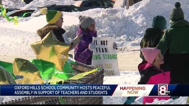 <i>WMTW</i><br/>Residents in the Oxford Hills area gathered on January 30 to support the teachers and students in the school district.