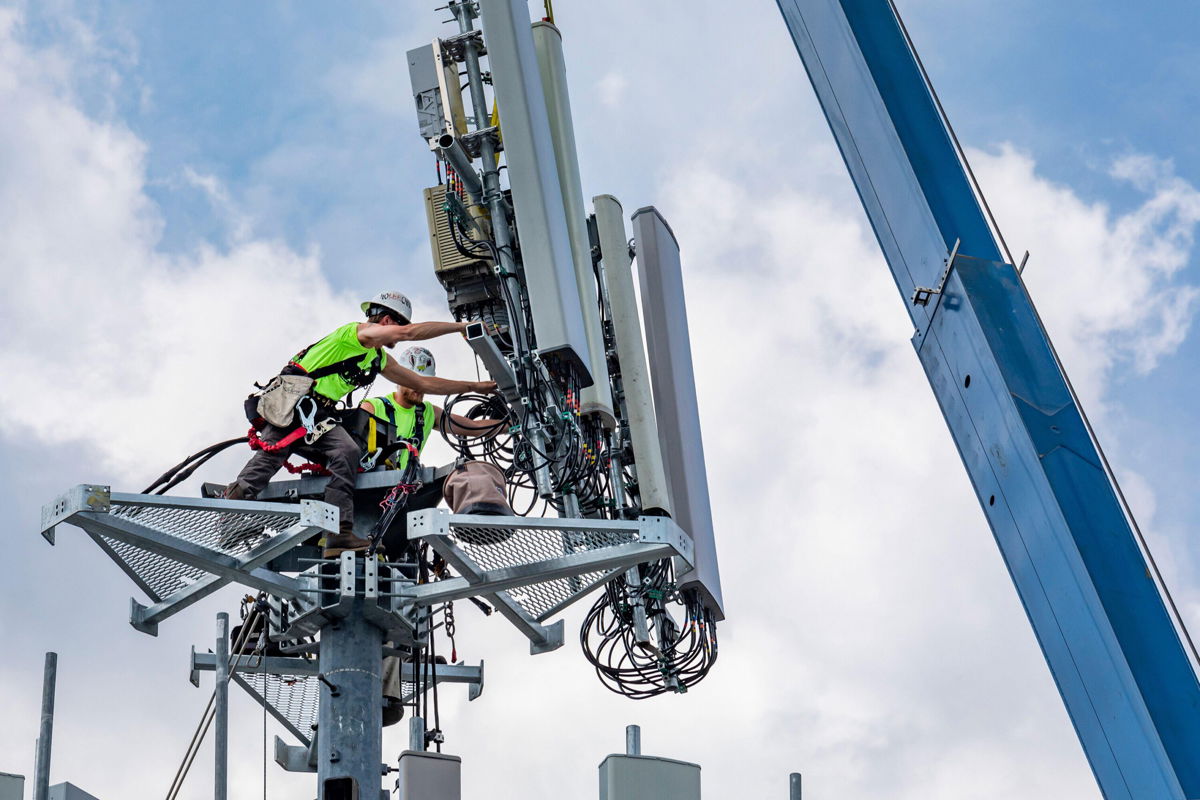 <i>Jim West/Alamy Stock Photo</i><br/>The nation's biggest cellular carriers say they won't further delay the rollout of 5G wireless service near airports
