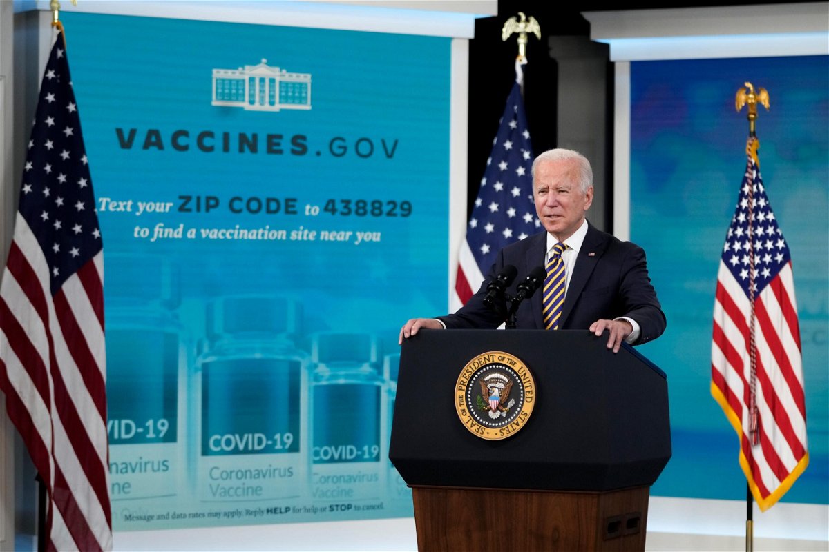 <i>Drew Angerer/Getty Images</i><br/>A Texas federal judge on Friday blocked the Biden administration from enforcing a vaccine mandate for federal employees