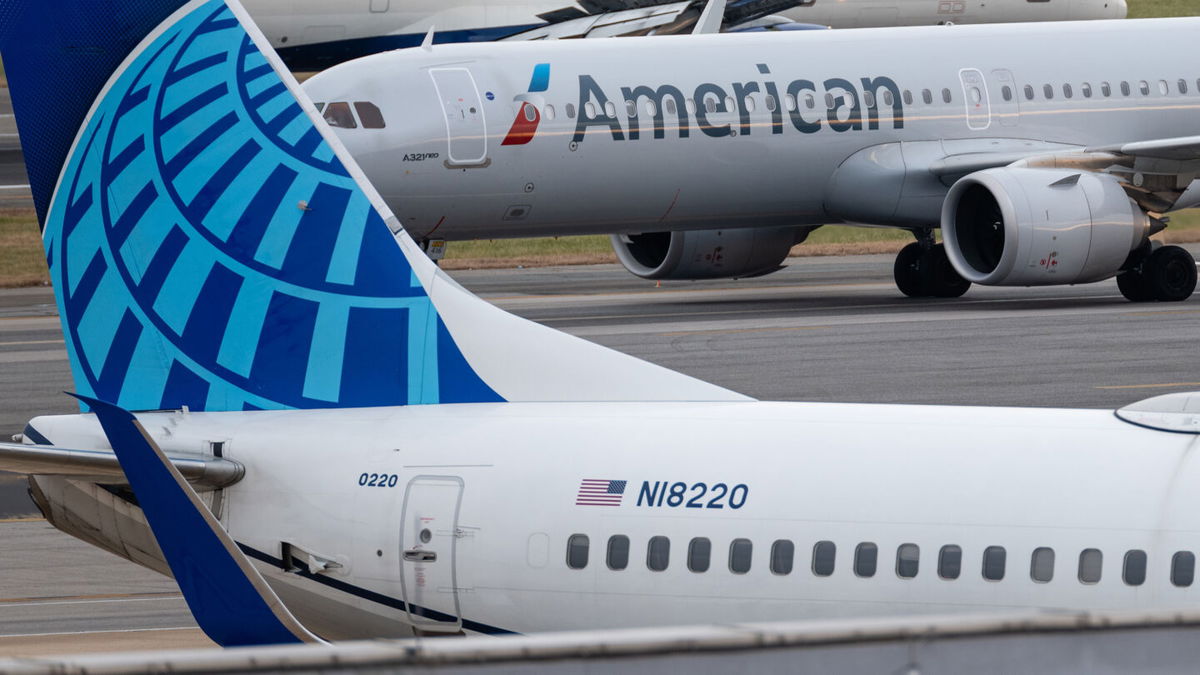 <i>Eric Lee/Bloomberg via Getty Images</i><br/>Both American Airlines and United Airlines reported better-than-expected financial results