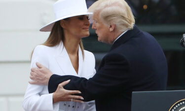 Melania Trump announced Tuesday morning that she is holding an auction of the white hat she wore during the visit of the French first family