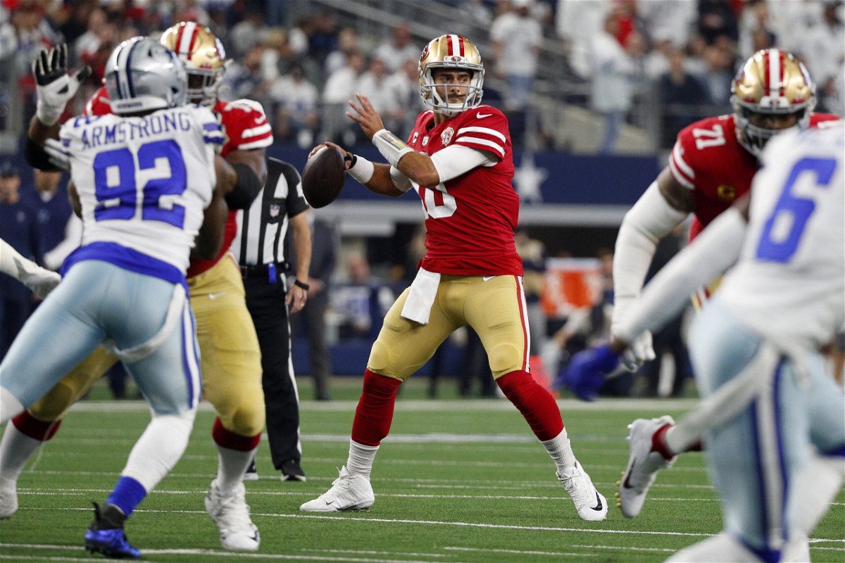 <i>Richard Rodriguez/Getty Images</i><br/>49ers QB Jimmy Garoppolo looking to pass against the Dallas Cowboys.
