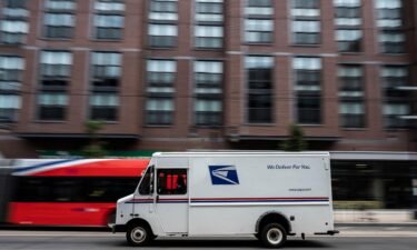 The US Postal Service is moving ahead with a plan to replace its current fleet with 90% gas-powered trucks and 10% battery electric vehicles