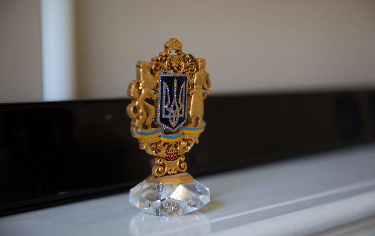 <i>Austin Steele/CNN</i><br/>The coat of arms of Ukraine is displayed in Alex Podebryi's home in suburban Atlanta.