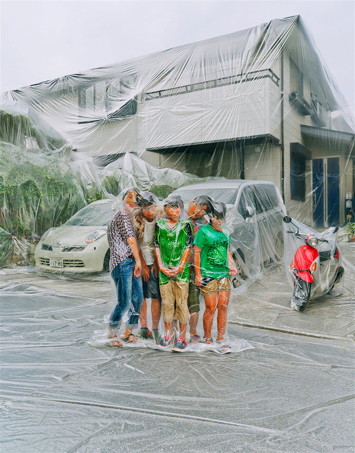 <i>Photographer Hal</i><br/>Having a family portrait taken by Haruhiko Kawaguchi comes with one unusual condition: That he wrap your entire house in plastic and then vacuum-seal you into an airtight bag.