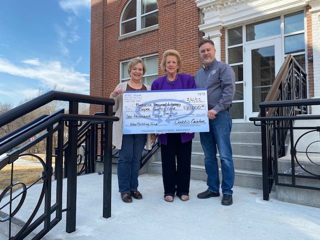 Boonville Market President of BTC Bank, Curtis Carter (right), and Branch Coordinator, Susan
Lenz (left), present a $10,000 donation to Mary Pat Abele (center), Chair of the Cooper County
Library Building/Expansion Committee, for the relocation of the Library to its new home on the
Kemper Campus.