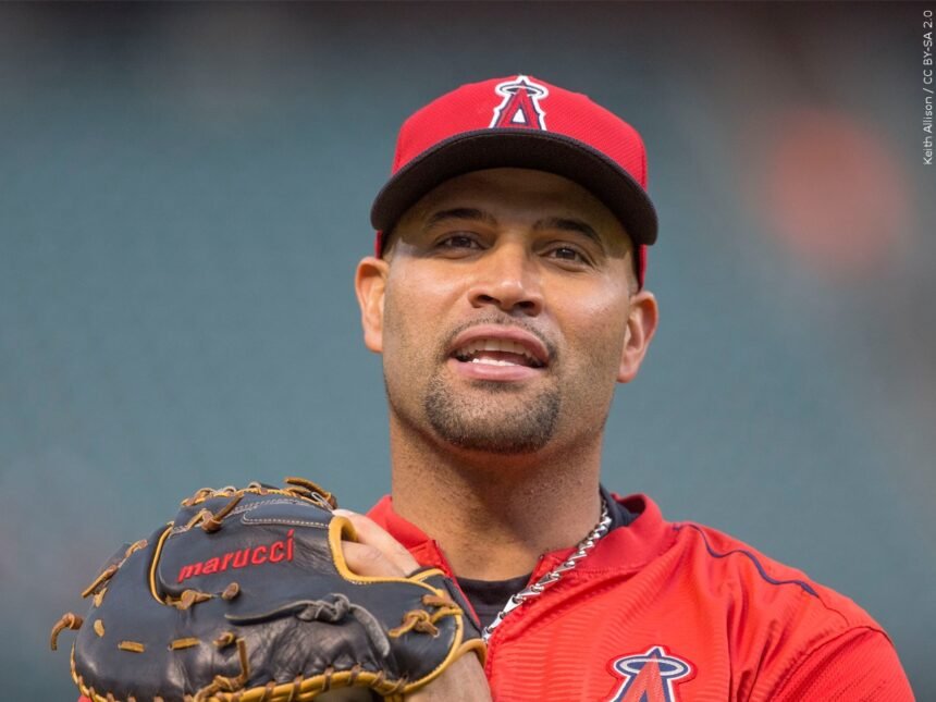 Welcome back: Pujols returns to Cardinals for a final season