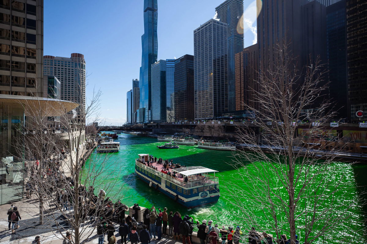 Chicago river dyed bright green in honor of St. Patrick's Day - ABC News