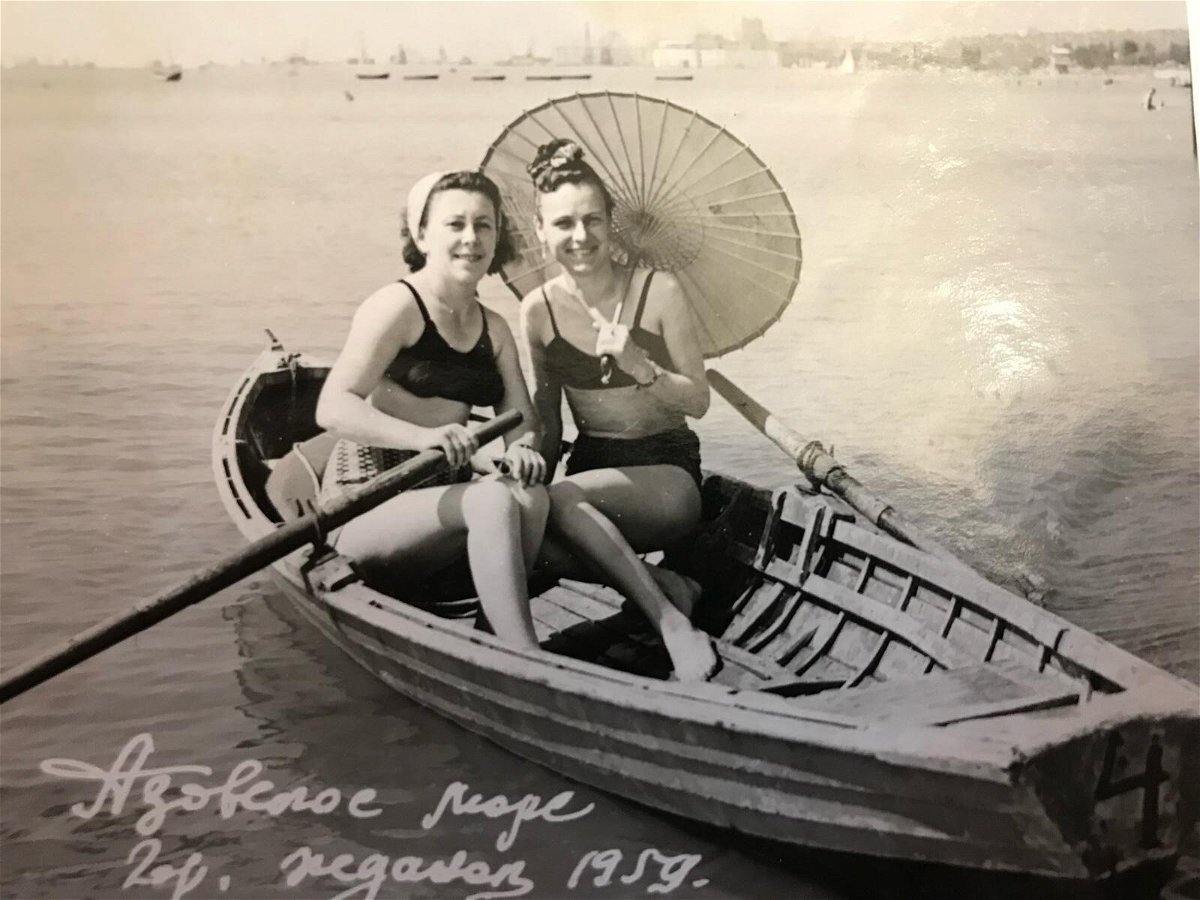 <i>Courtesy Yuliya Kyrylyuk</i><br/>Yevhenia Khomenko (right) in Kyiv in 1959.