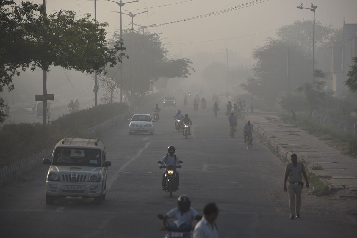 <i>Salman Ali/Hindustan Times/Getty Images</i><br/>Heavy smog was seen in the areas surrounding the Ghazipur landfill on March 29.