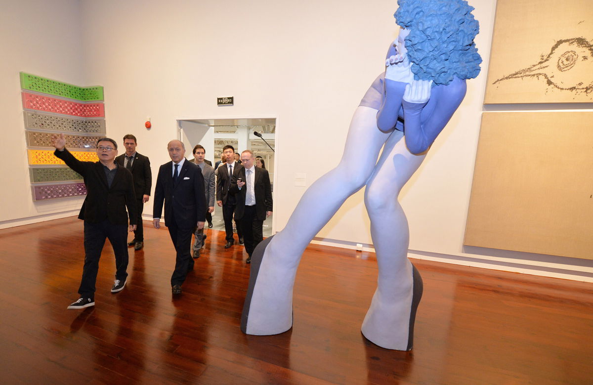 <i>MARK RALSTON/AFP/AFP/Getty Images</i><br/>Budi Tek leads French Foreign Minister Laurent Fabius around the Yuz Museum in Shanghai in 2014. Tek was one of Asia's leading art collectors.