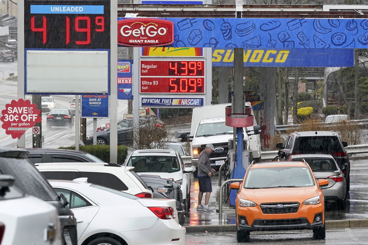 <i>Gene J. Puskar/AP</i><br/>People pump gas at a Giant Eagle GetGo where a gallon of unleaded regular gas is $4.19.9