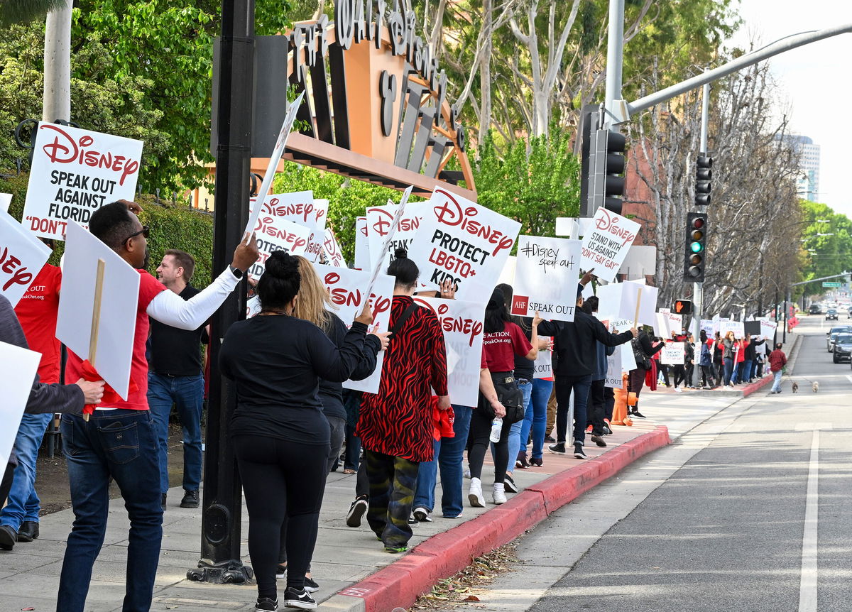 <i>Dan Steinberg/AP</i><br/>A crowd at a 