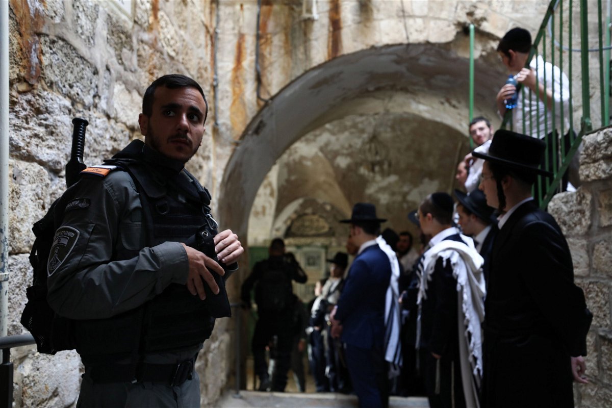 <i>Mostafa Alkharouf/Anadolu Agency/Getty Images</i><br/>Jewish settlers escorted by Israeli forces enter Al-Aqsa Mosque compound in Jerusalem on April 18.