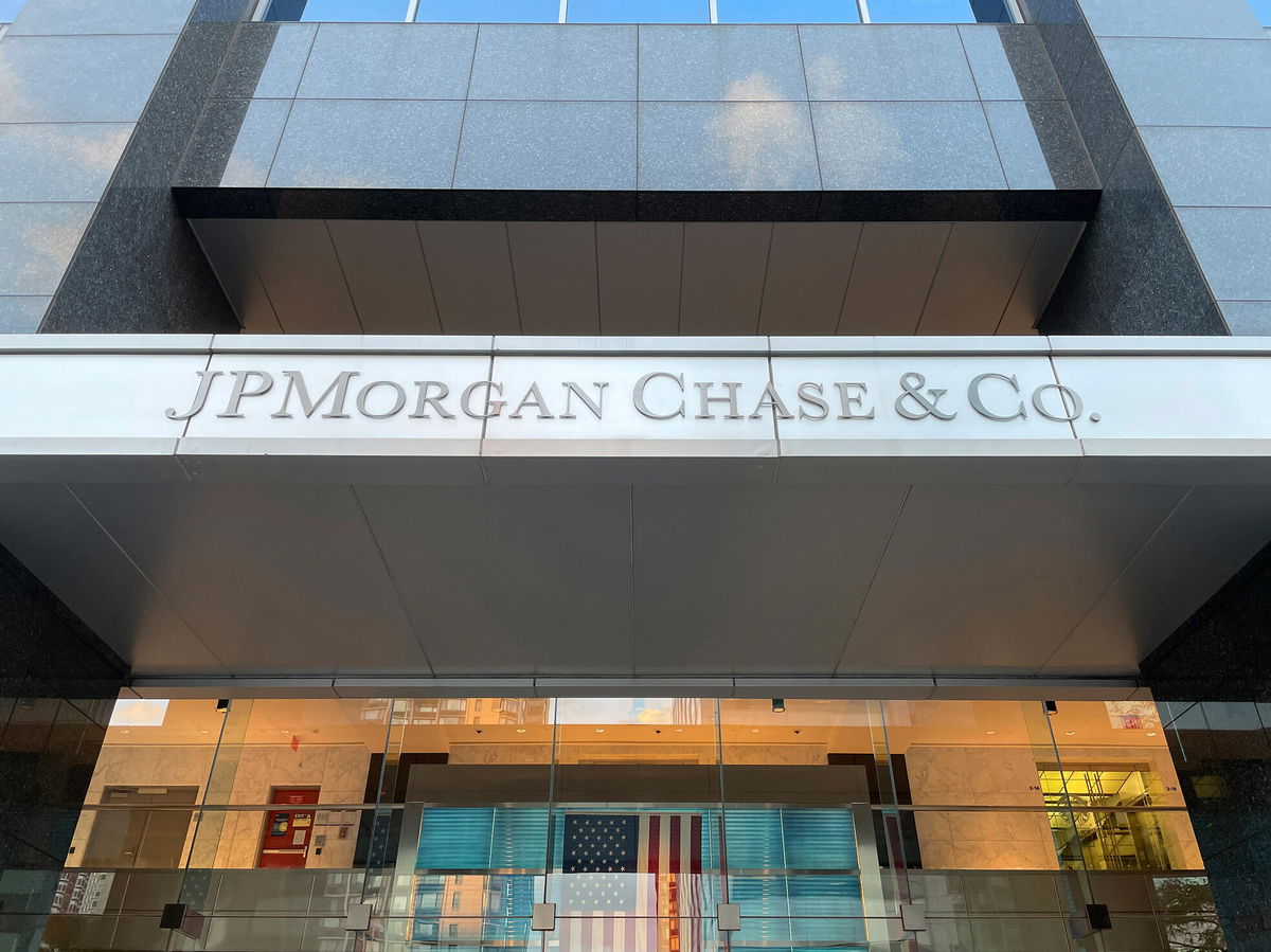 <i>STRF/STAR MAX/IPx/AP</i><br/>JPMorgan kicks off earnings season with bad news.