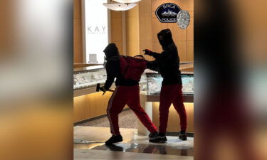 Police say these two people used hammers to break into cases and steal jewelry from a Southern California mall store Friday.