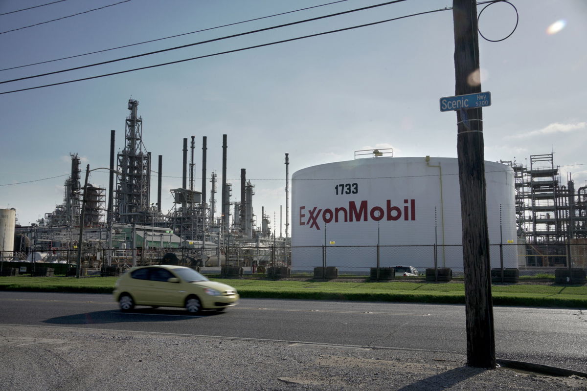 <i>KATHLEEN FLYNN/REUTERS</i><br/>A view of the ExxonMobil Baton Rouge Refinery in Baton Rouge