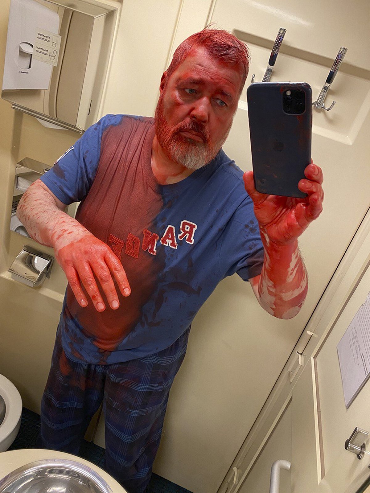 <i>AP</i><br/>Nobel Peace Prize-winning newspaper editor Dmitry Muratov posted a selfie on Telegram after a reported attack on a Russian train.